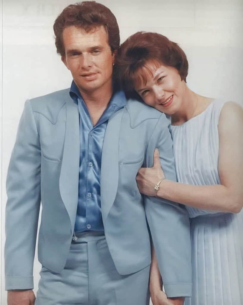Merle Haggard with Mrs. Merle Haggard (Bonnie Owens) &#8211; Jackson (1967)